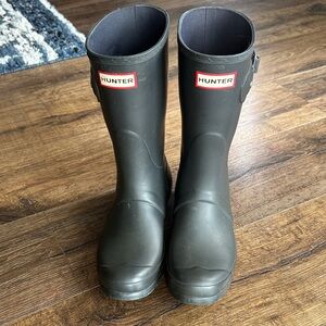 Hunter Mid rise Women’s Rain Boots, size 8 — Dark Gray